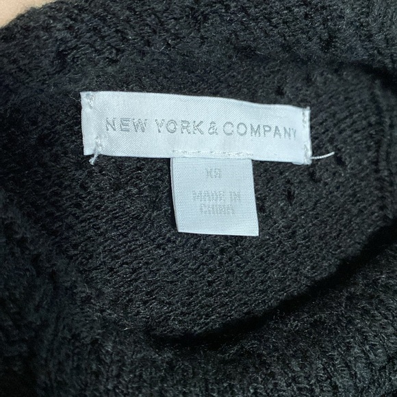 NY & Co Cable Knit Cold Shoulder Sweater - Picture 4 of 5
